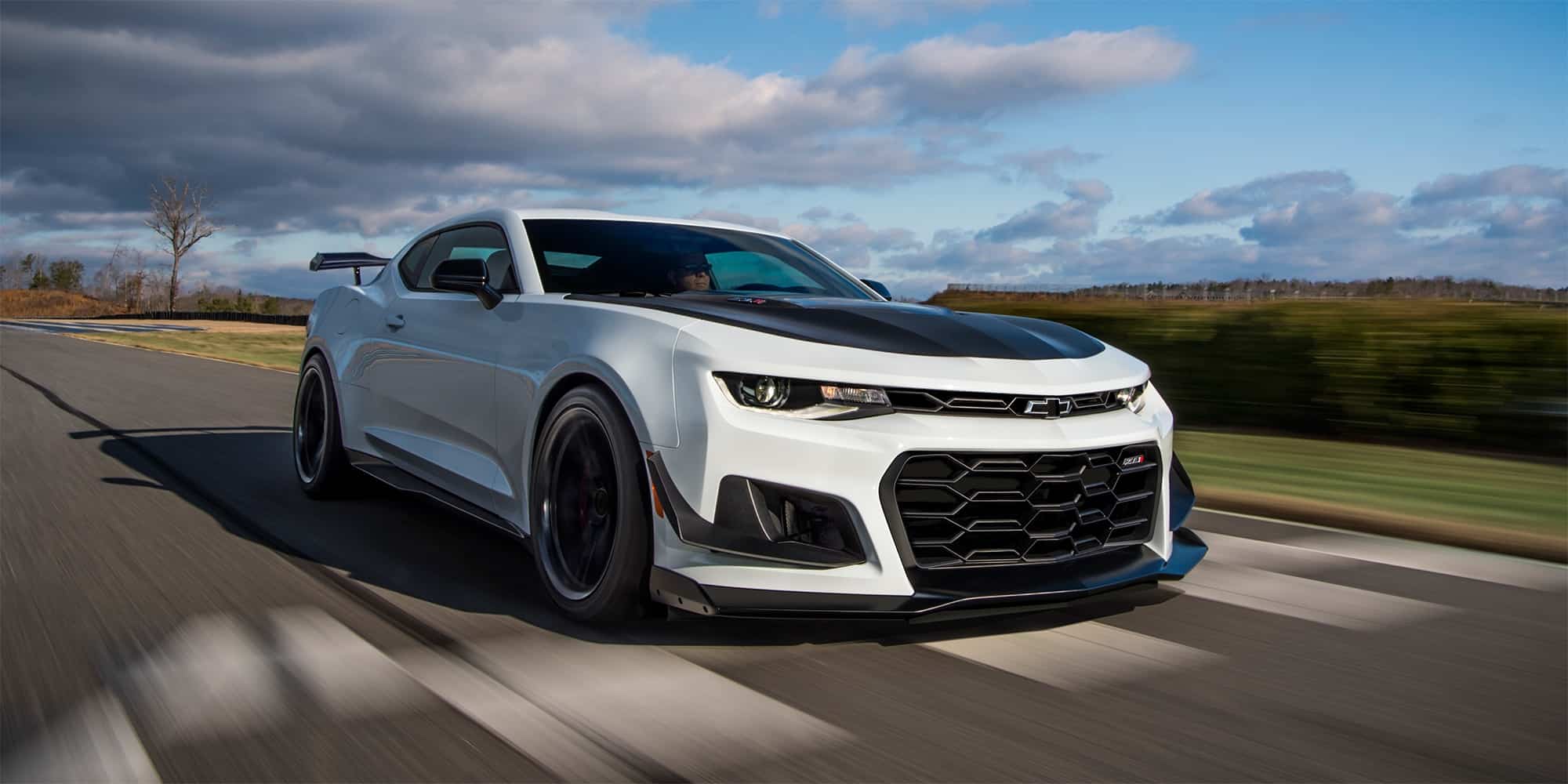 2018 Camaro ZL1 1LE white color front side view on highway in speed blur background 4k hd wallpaper